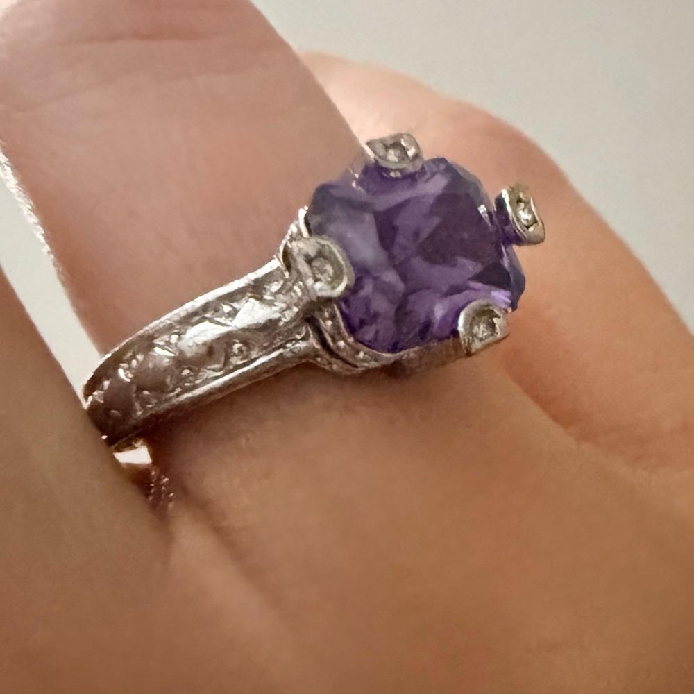 Vintage Elegant Purple Gemstone Silver Ring